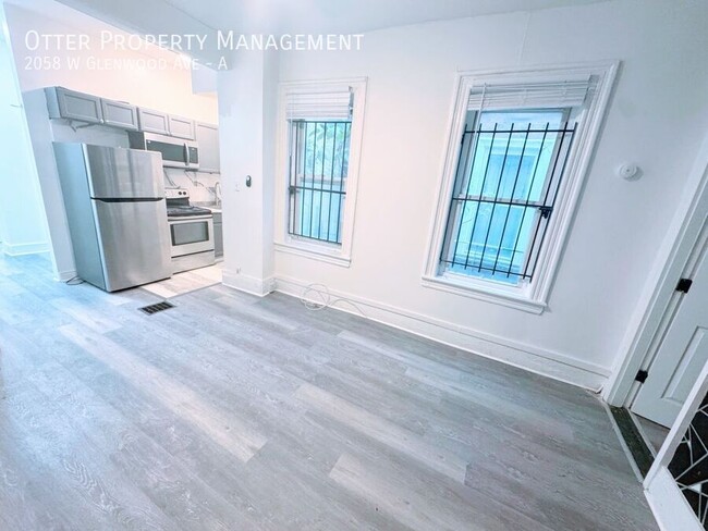 Foto del edificio - 2058 W Glenwood Ave