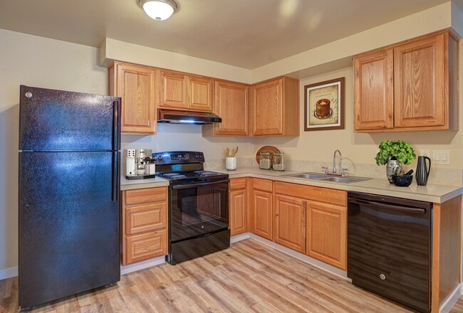 Building Photo - Fox Hollow Apartment Homes