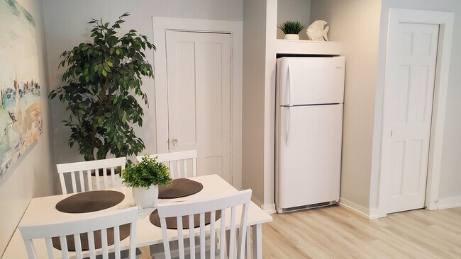 Building Photo - 81 Government St