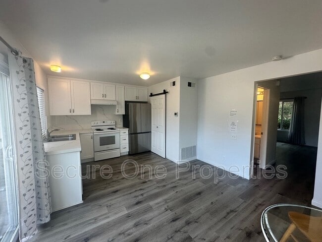 Building Photo - 491 Serento Cir