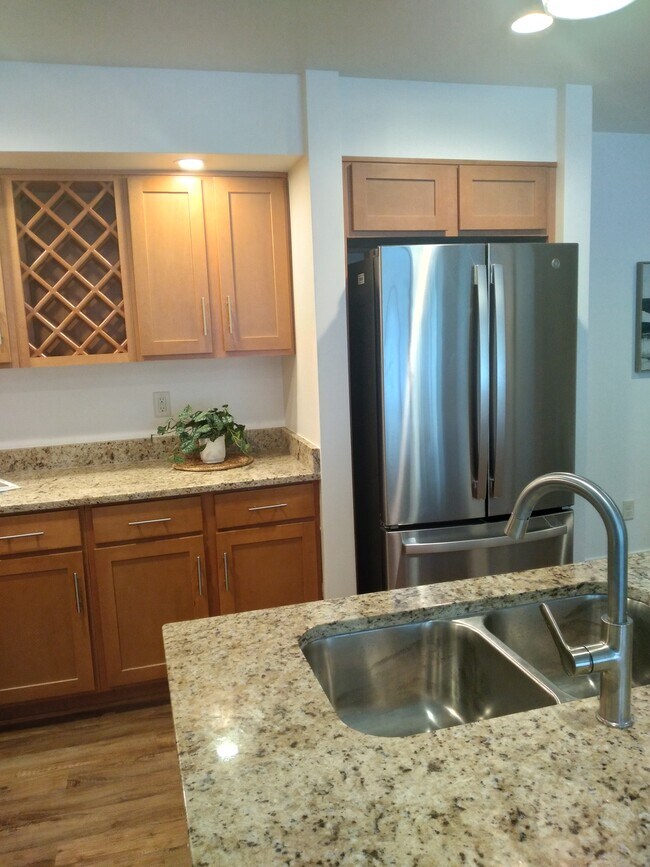 Foto del edificio - 2741 Hidden Dr