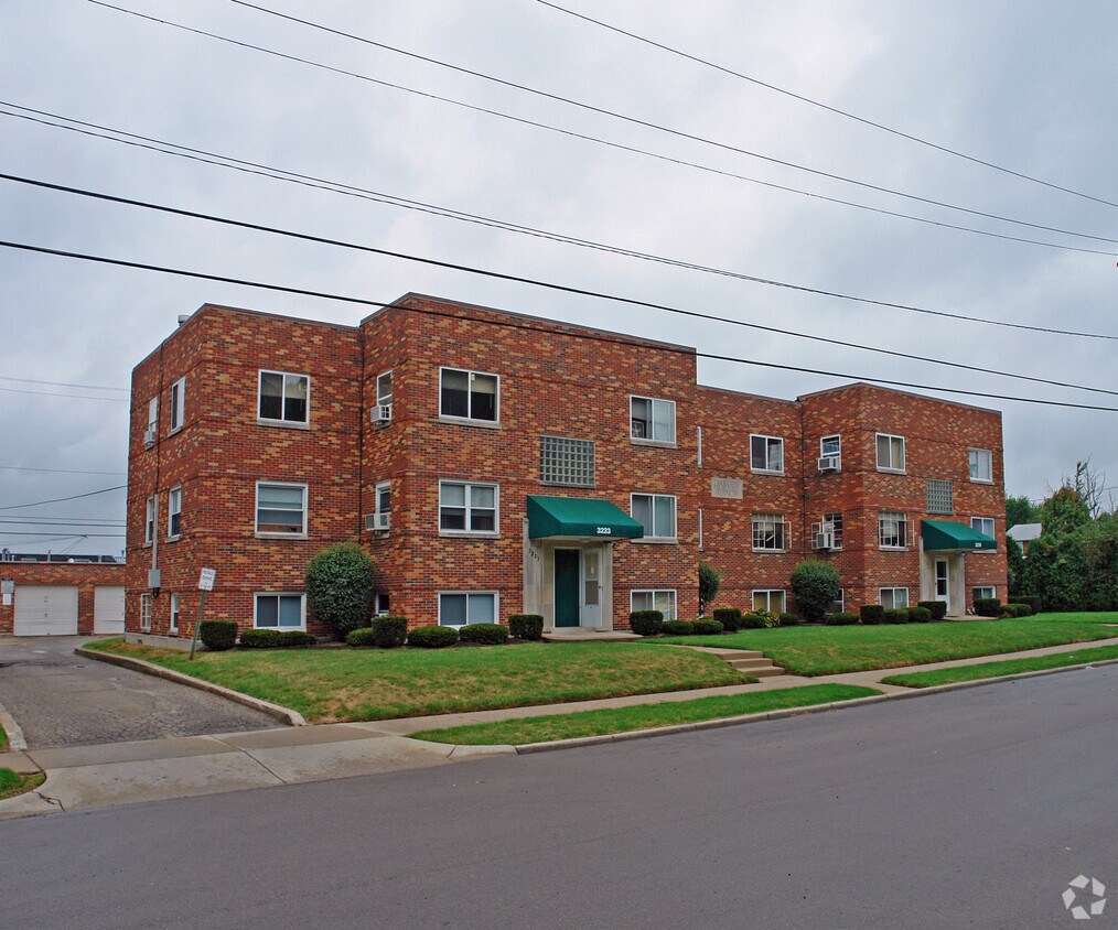 Oakview Manor Apartments in Dayton, OH