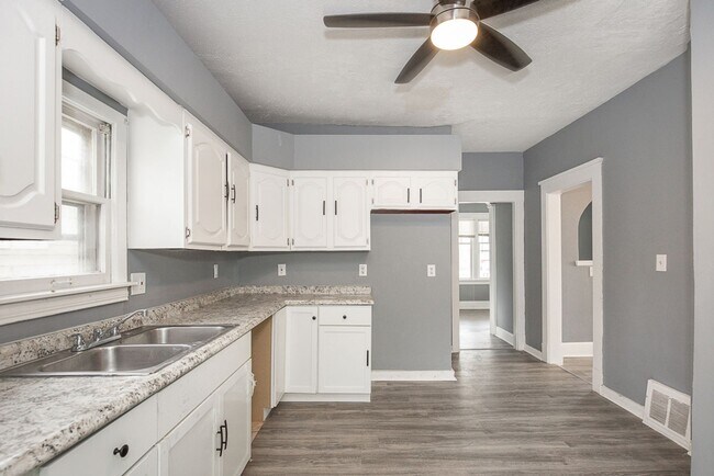 Foto del edificio - 3 BED, 1 BATH BEAUTIFUL SINGLE-FAMILY HOME IN CLEVELAND!