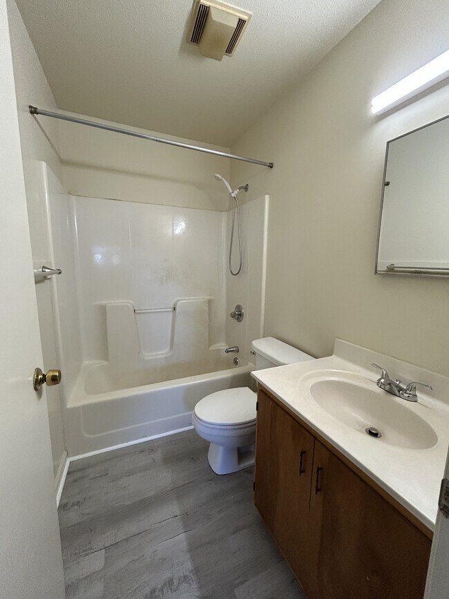 Building Photo - 918 Sparta Dr