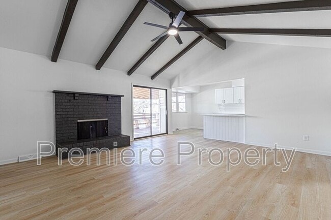 Foto del edificio - 705 NW Buckingham Pl