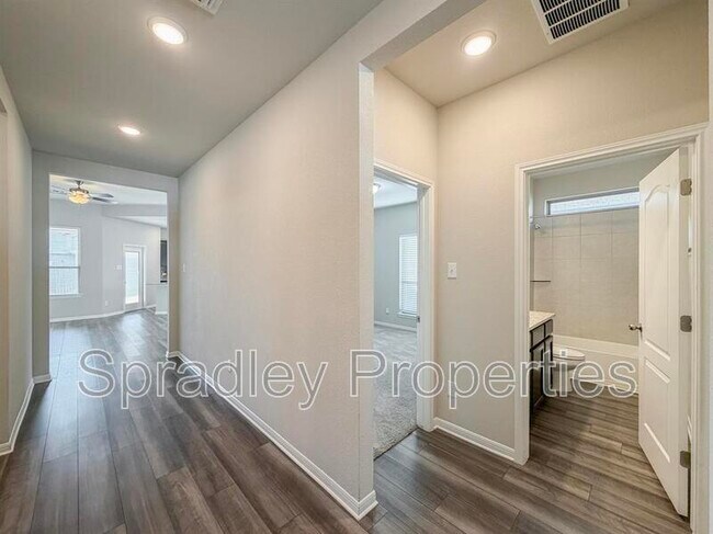Building Photo - 7429 Gdn Gln Dr