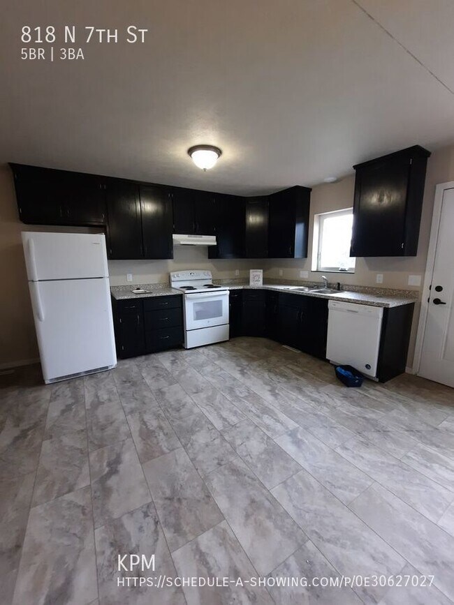 Foto del edificio - 5 BED | 3 BATH | UPDATED | SINGLE-FAMILY |...