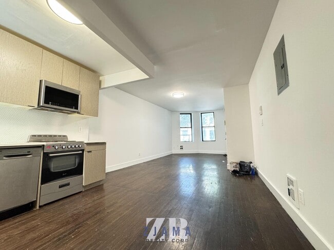 Building Photo - 2112 Regent Pl