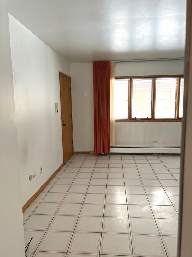 Foto del edificio - 8216 W Belmont Ave