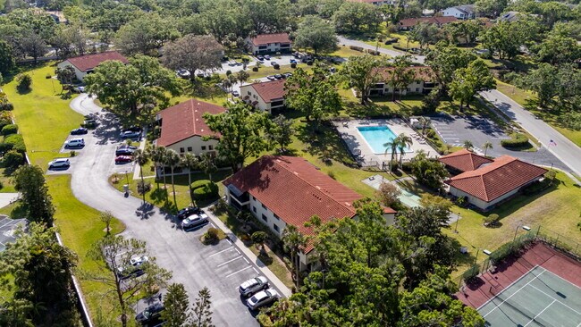 Foto del edificio - "Discover Serenity: Spacious 2-Bed, 2-Bath Condo in Vibrant Sarasota!"