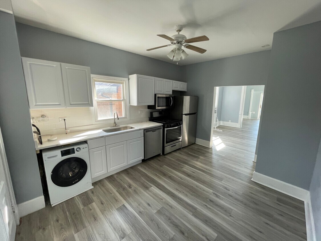 Kitchen - 1729 N Whipple St
