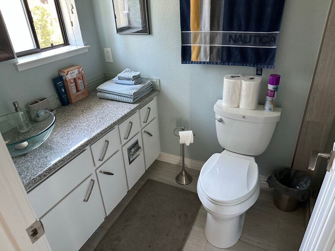 Primary Photo - 284 Stonegate Cir