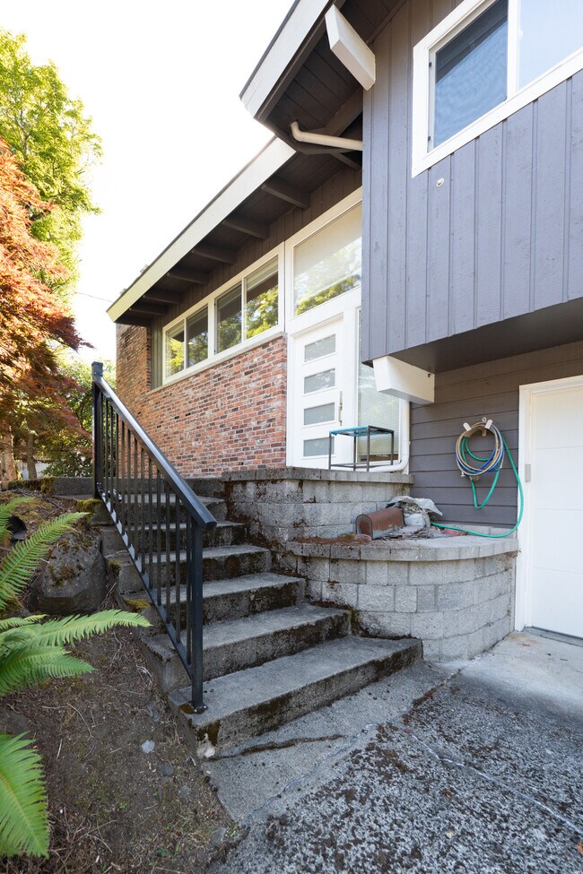 Building Photo - 5623 129th Ave SE