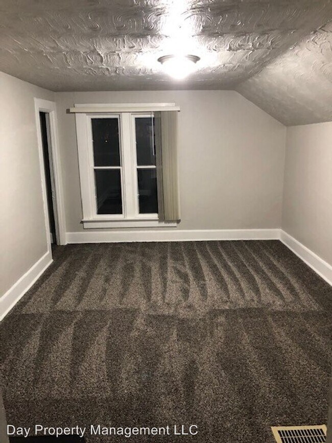 Building Photo - 3 br, 1 bath Apartment - 1400 Knapp St.