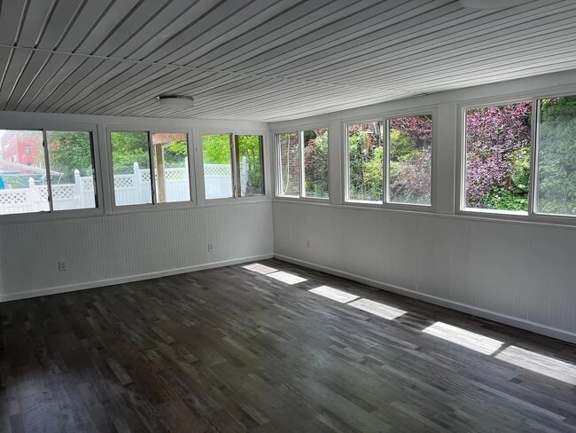 Foto del edificio - 220 Mount Lebanon Blvd