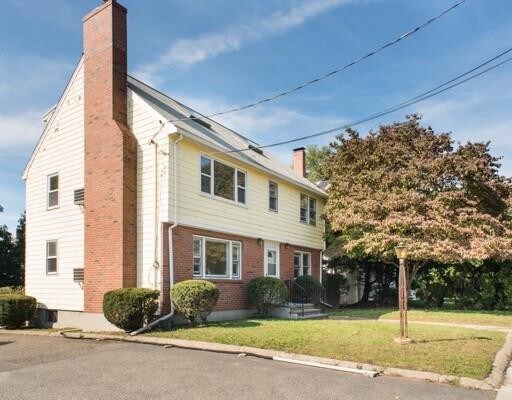 Foto del edificio - 12 Russell Ave