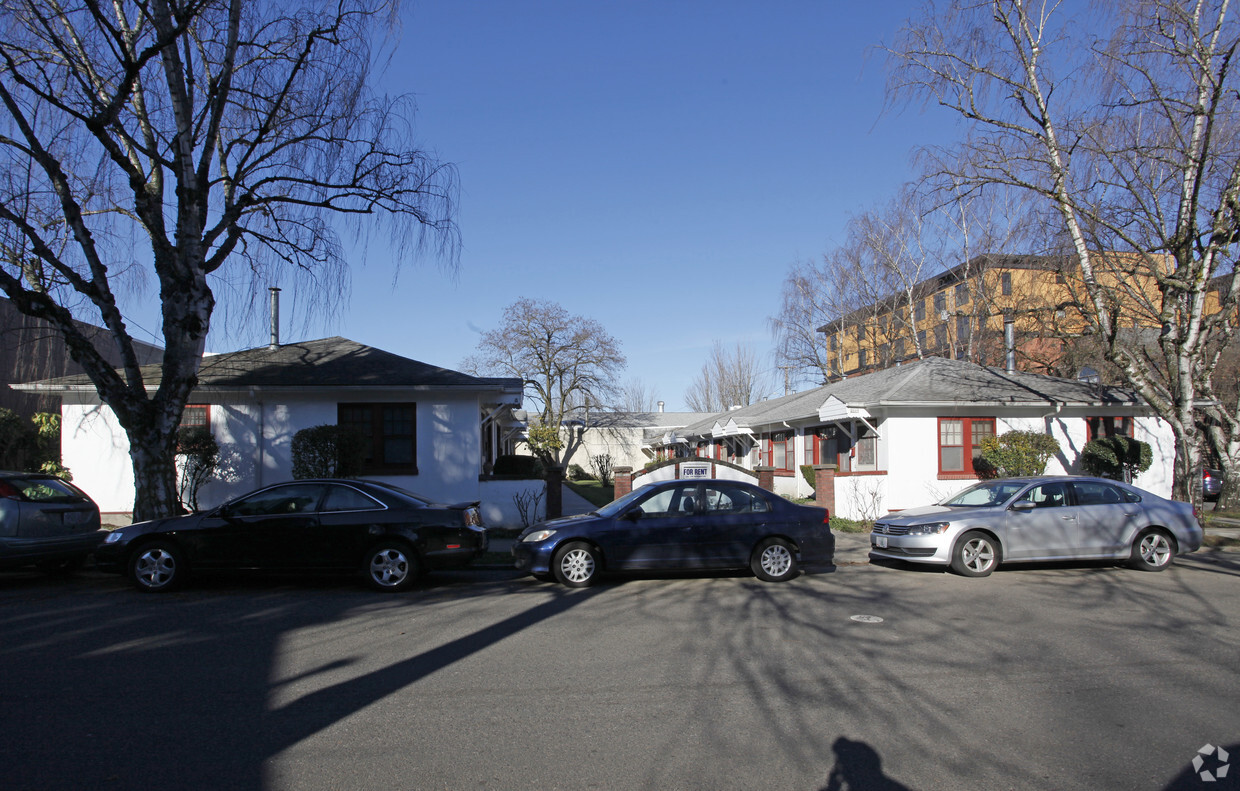 Primary Photo - 2009 NW Overton St