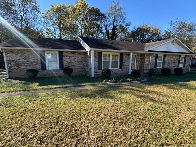 Foto del edificio - 3 Bedroom, 2 Bathroom- House in Silver Creek!