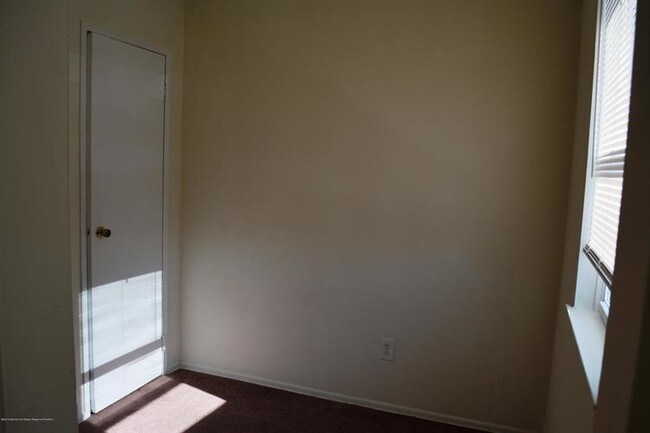 Foto del edificio - 44 Manchester Ct