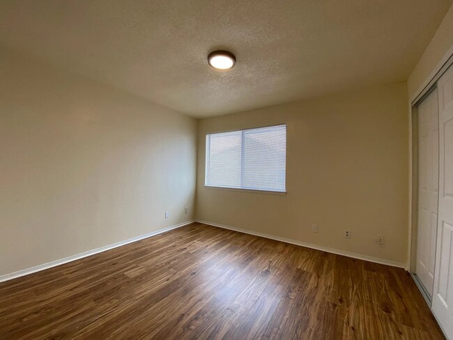 Foto del edificio - 8675 Clay St