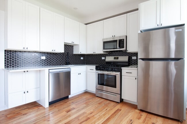 Foto del edificio - 645 W Wrightwood Ave