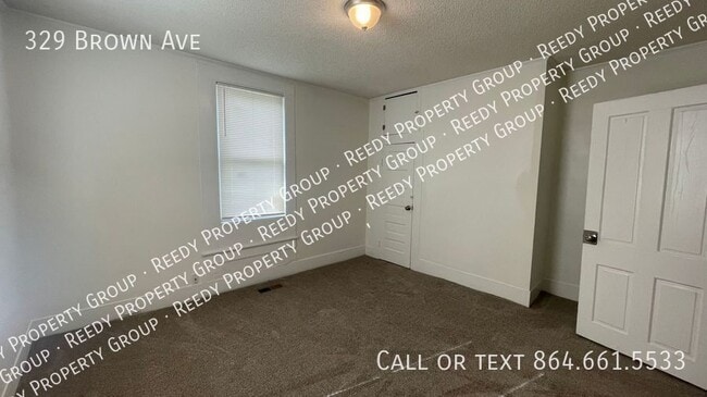 Foto del edificio - 329 Brown Ave