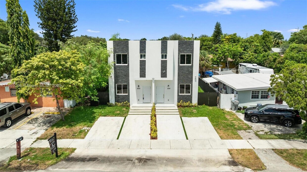 Foto principal - 2143 NW 4th St