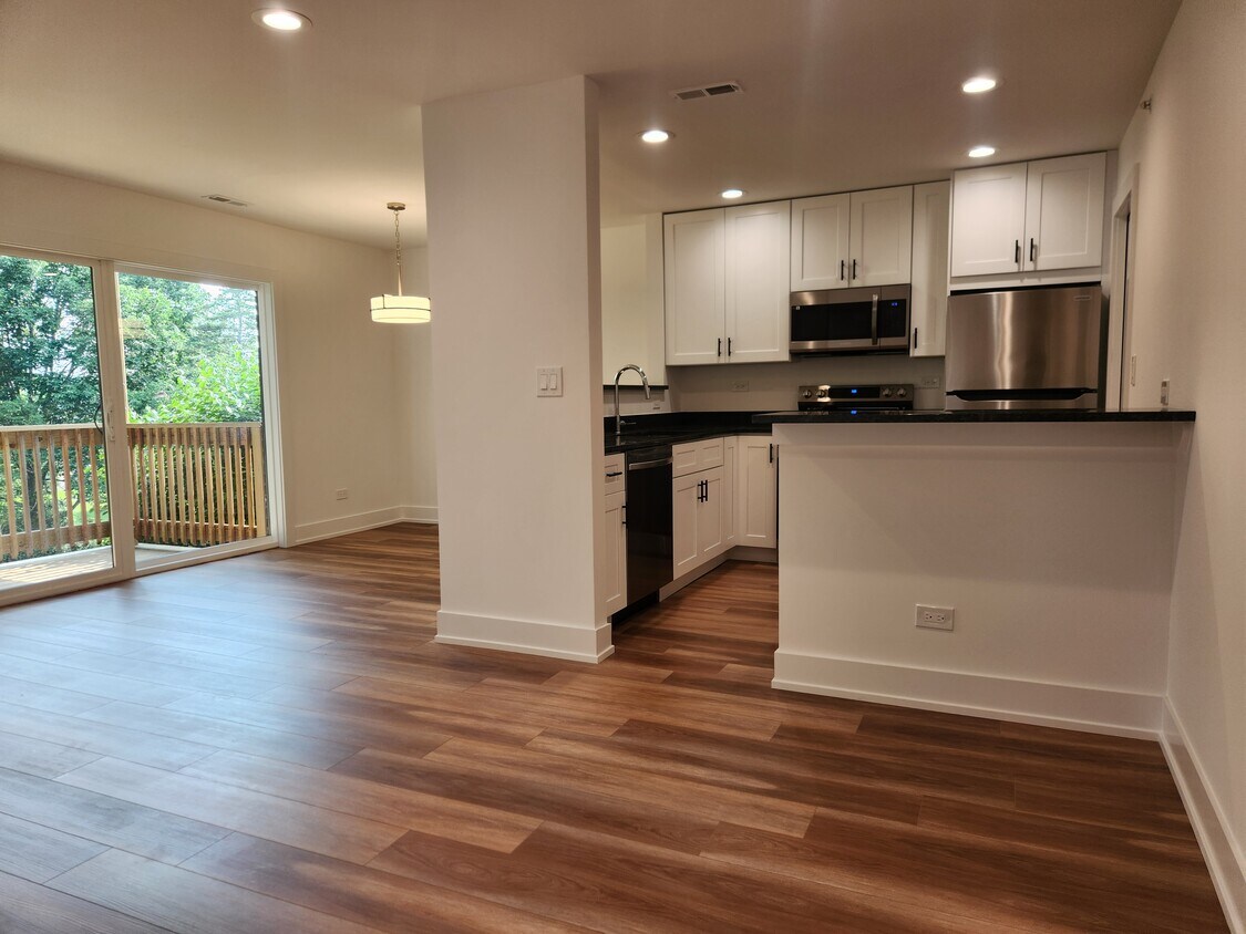 Foto principal - 915 S Ct of Shorewood