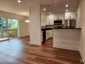 Building Photo - 915 S Ct of Shorewood