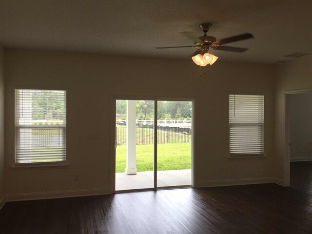 Foto del edificio - 3135 Creek Village Ln