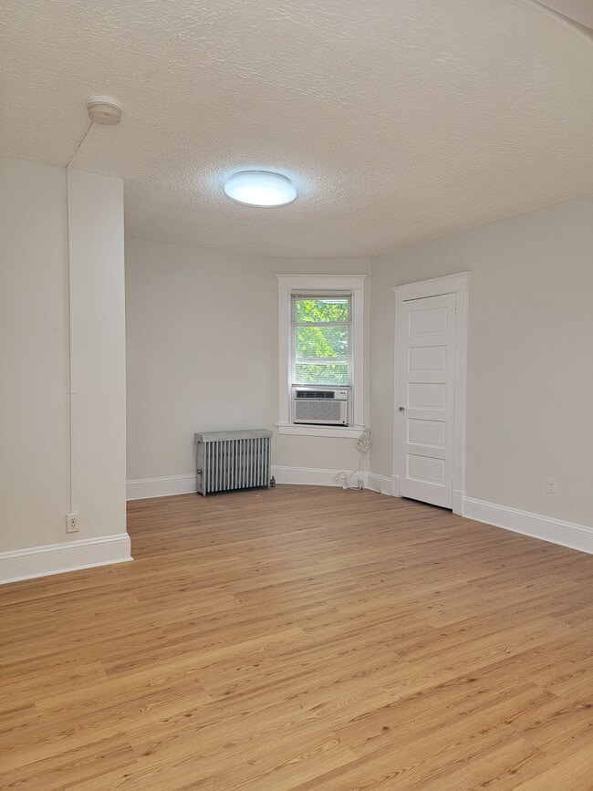 Foto del edificio - 114 Woodbridge Ave