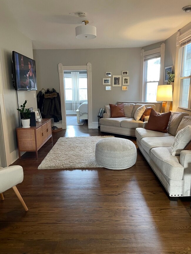 Building Photo - 1025 E Hamilton St