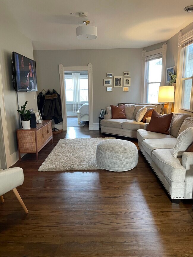 Foto del edificio - 1025 E Hamilton St