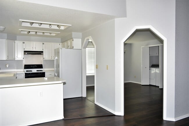 Building Photo - 5706 Crystal Ct SE