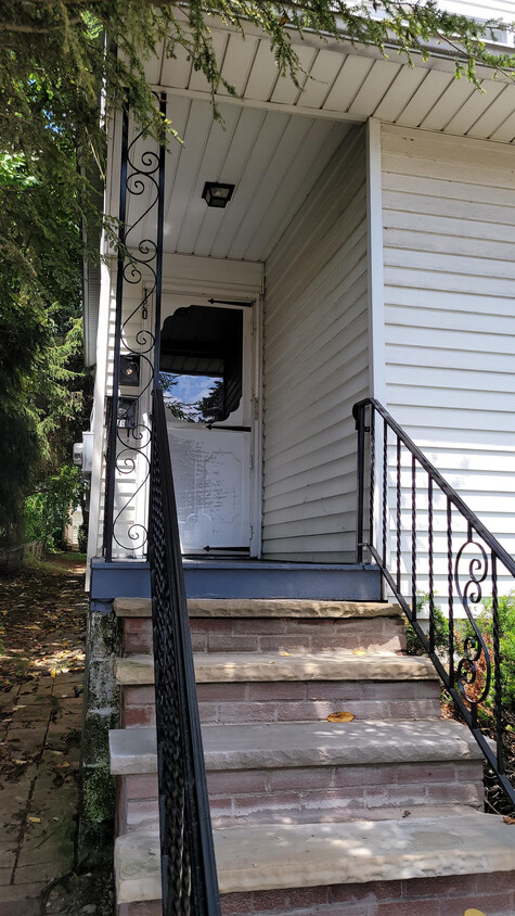 Primary Photo - 180 E Grand St