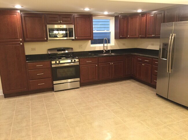 Foto del edificio - 1637 W 38th Pl