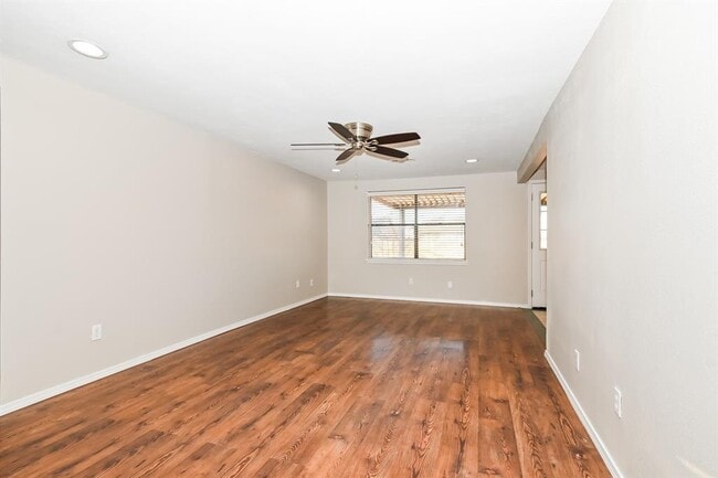 Building Photo - 1105 S Avery Dr