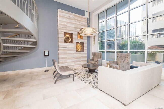 Foto del edificio - 100 Cutter Mill Rd