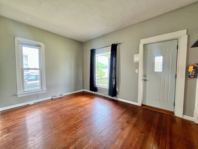 Foto del edificio - 103 7th Ave NW