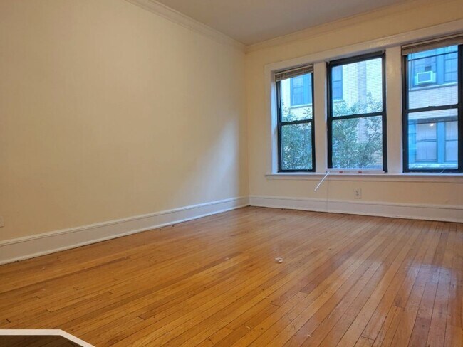 Foto del edificio - 2336 N Spaulding Ave