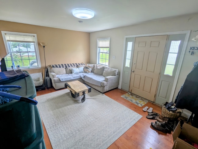 Building Photo - 144 Cabbel Dr