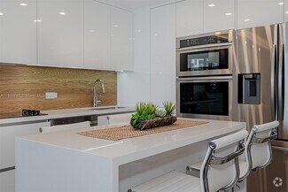 Building Photo - 2301 Collins Ave