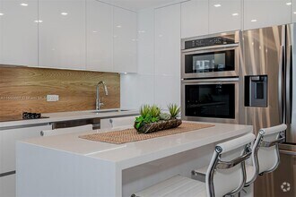 Building Photo - 2301 Collins Ave