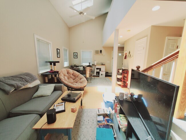 Foto del edificio - 37 Cowan Ave