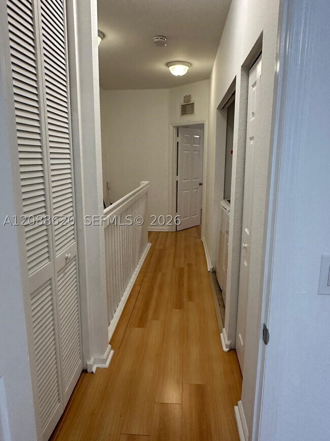 Foto del edificio - 5937 Riverside Ave