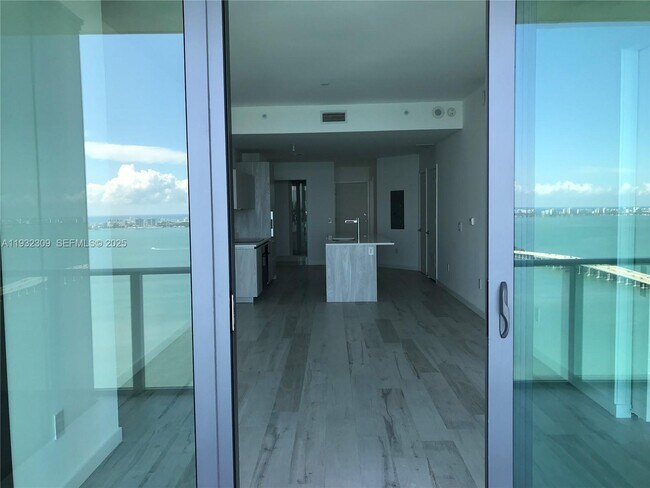 Foto del edificio - 480 NE 31st St