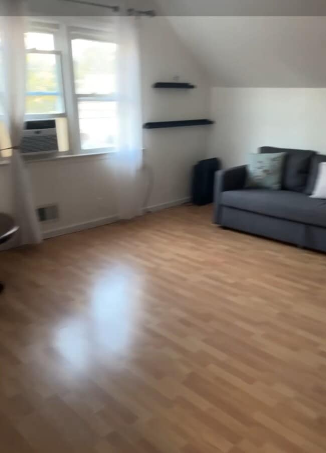 Foto del edificio - 67 Country Village Rd