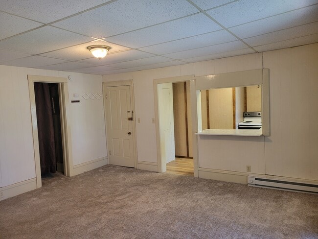 Building Photo - 204 E Broadway Ave