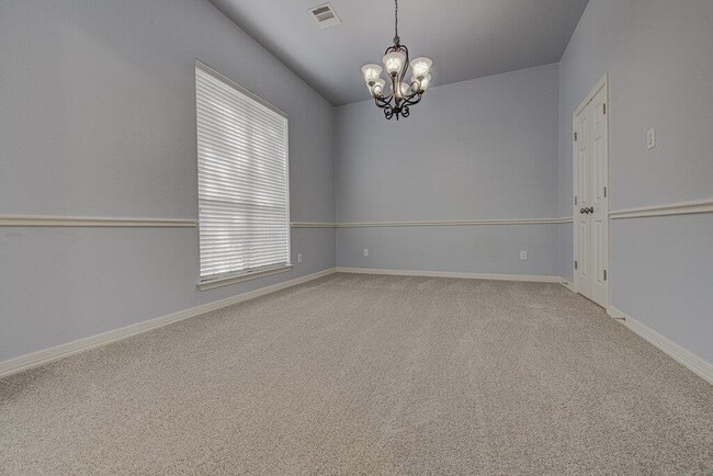 Foto del edificio - 2785 Lake Forest Dr