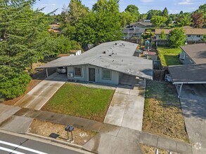 Building Photo - 3003-3003 Juanipero Way
